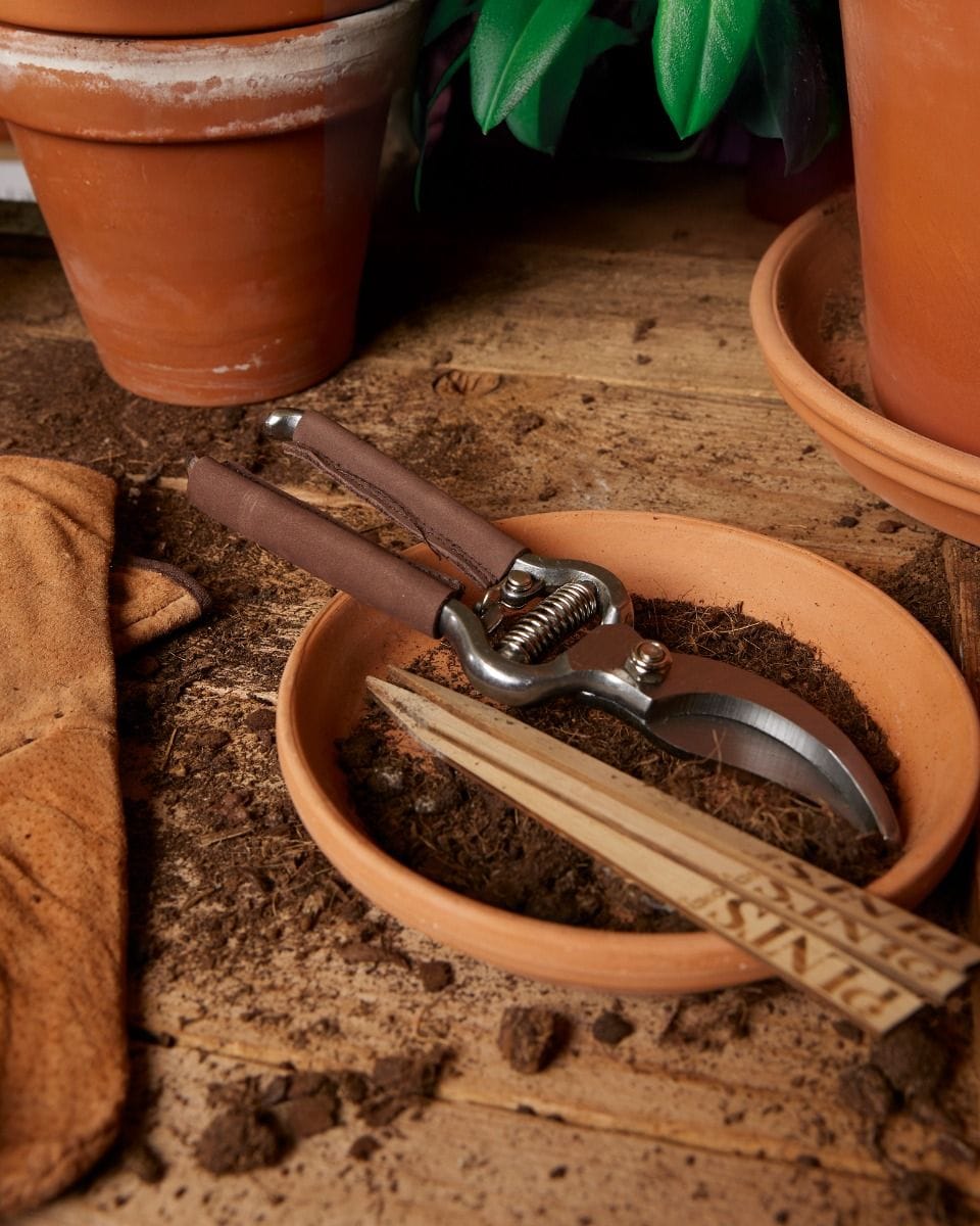 Pruning shears Leather handle