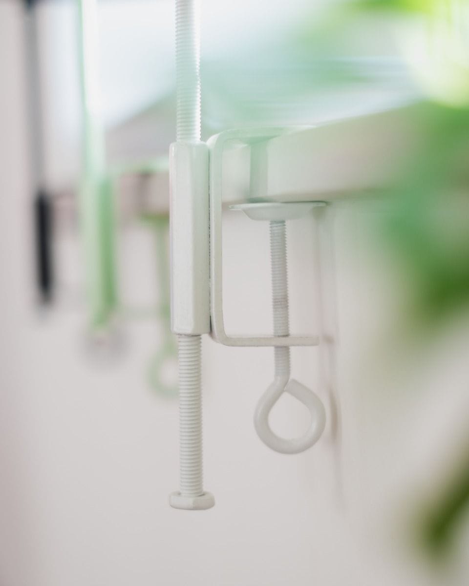 Window Display Clamp White