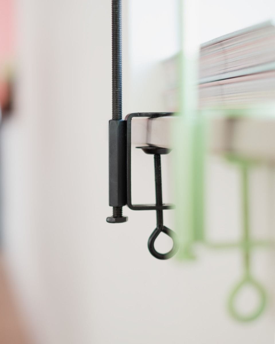 Window Display Clamp Black