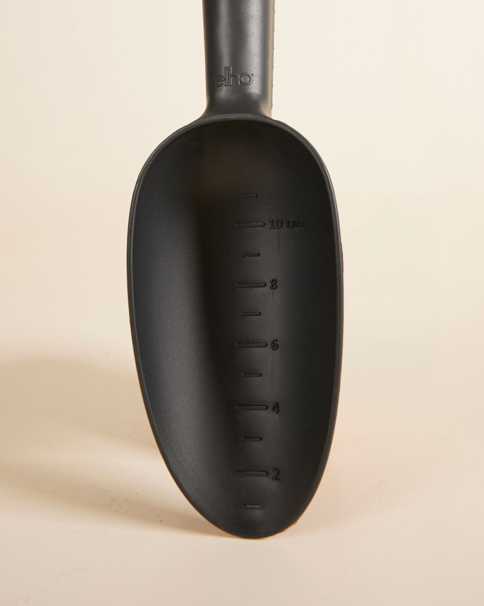Potting scoop Black